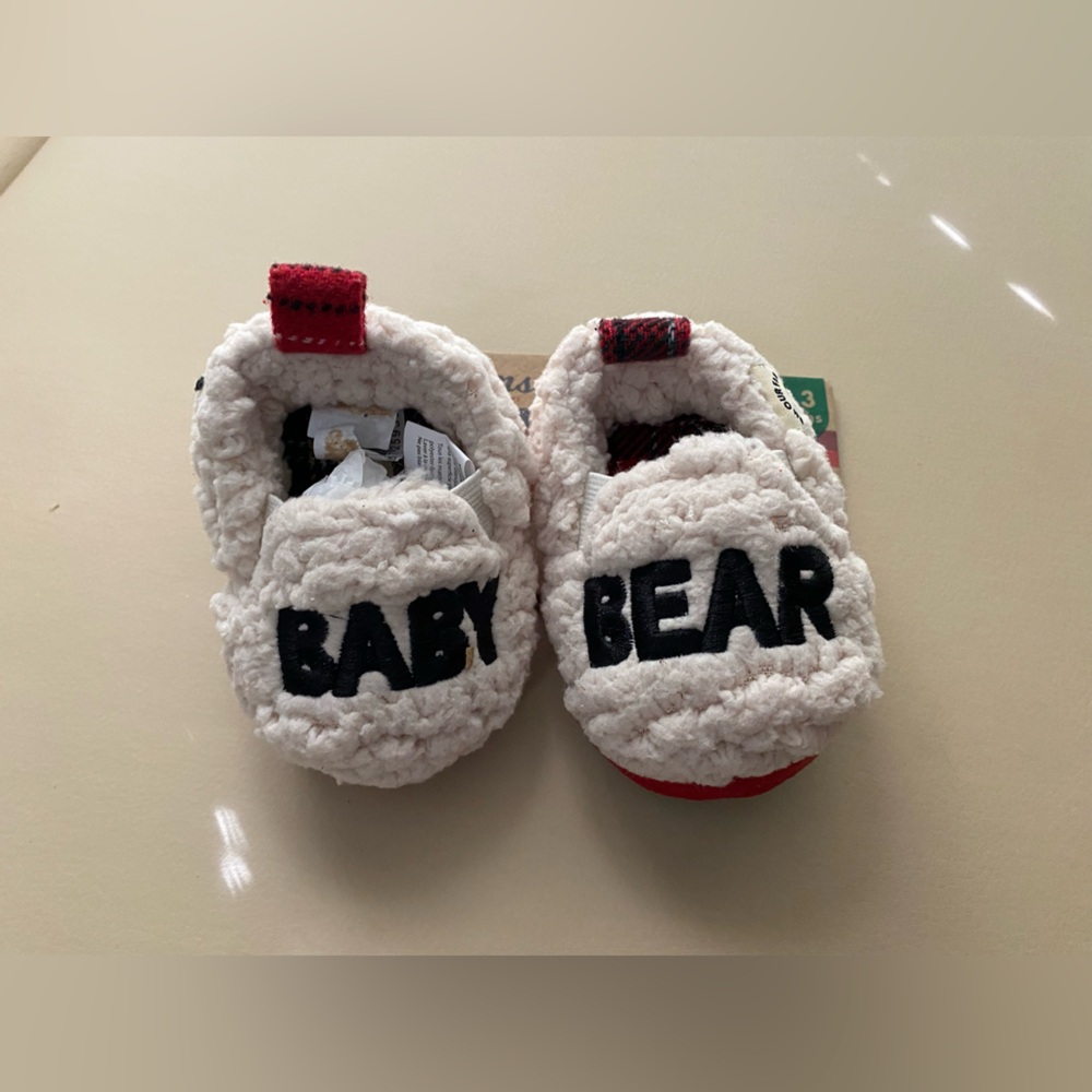 NWT- Fleece Baby slippers by dearfoams